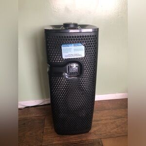 Aer1 air purifier filter tower- black- could use a new filter